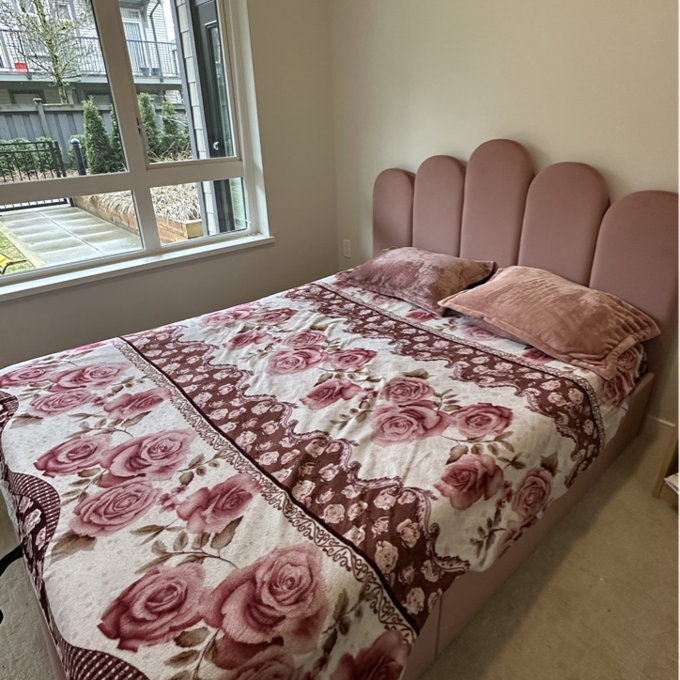Latitude Run® Zuhaira Stylish Velvet Upholstered Platform